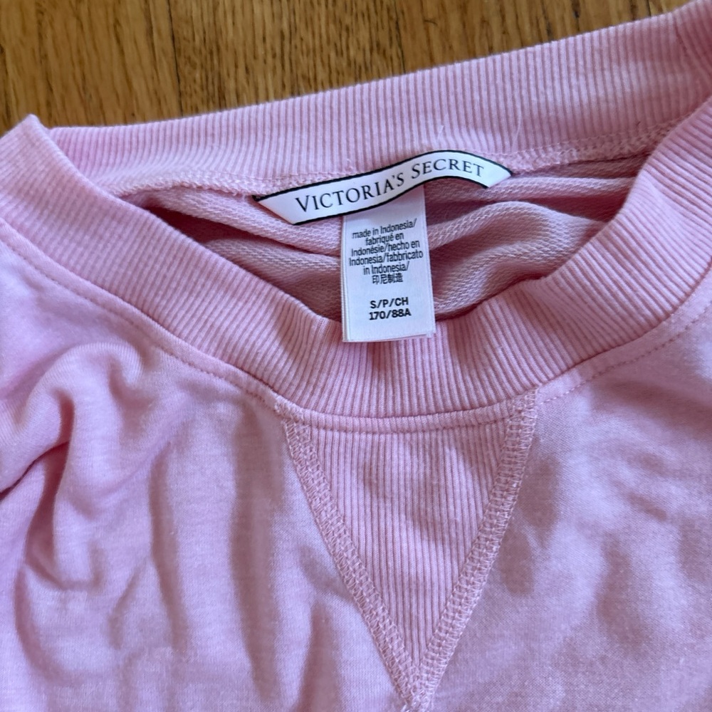 Victoria's Secret Peach Braided Sleeve Tee🩵 - Picture 3 of 4